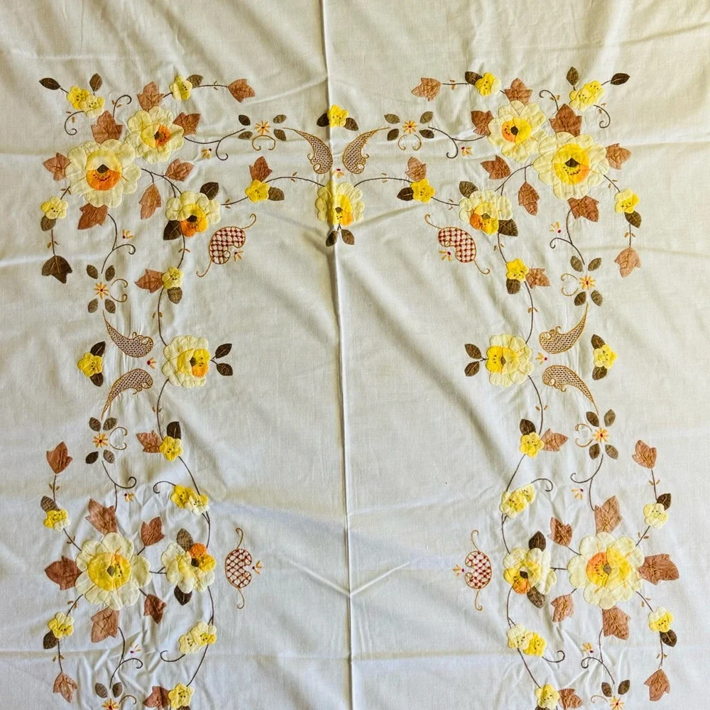 LARGE 13PC Vtg LARGE handmade Spring white and yellow tablecloth and 12 napkins.